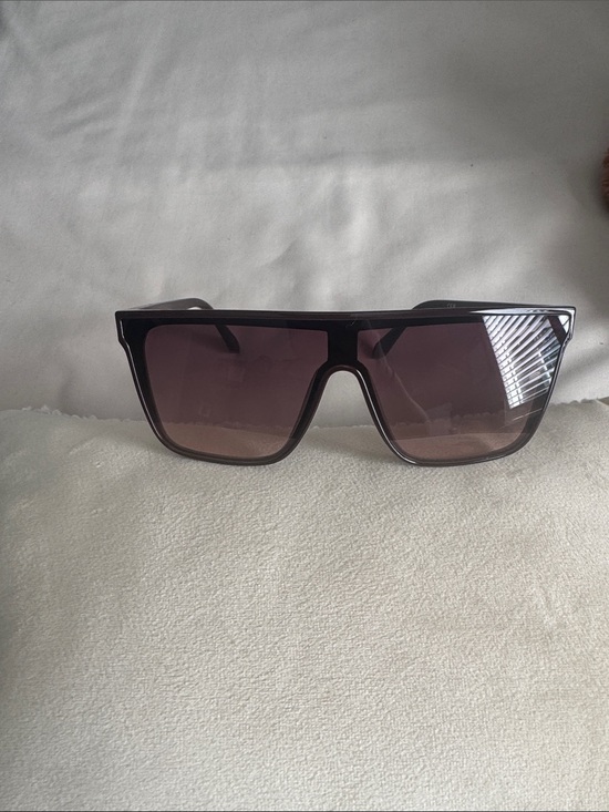 Quay Australia Accessories - Quay Nightfall Brown Med - Never Worn